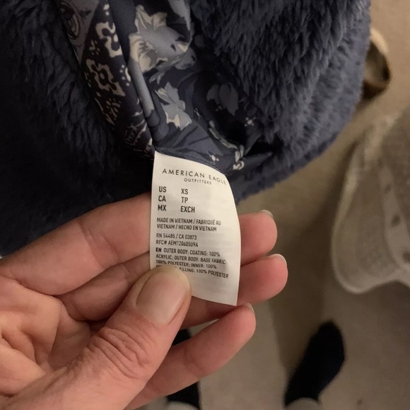 AEO American Eagle Chill Blue Paisley Floral Reversible Puffer Jacket Size XS S - Picture 4 of 6